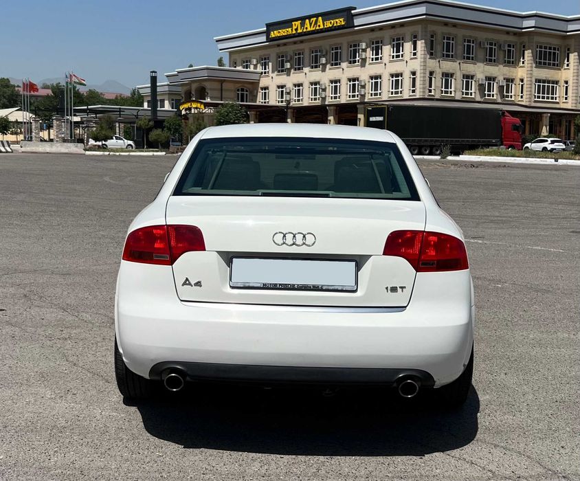 Audi A4 в хорошем состояние 1.8 турбо