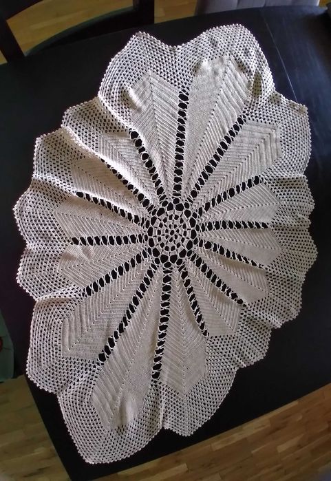 Покривки плетени на една кука и ленени с бродерия