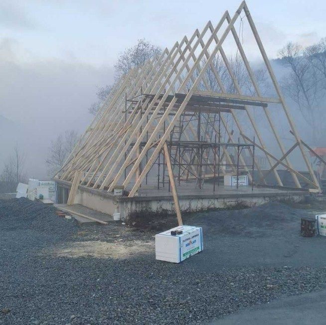 Vând cabane de lemn