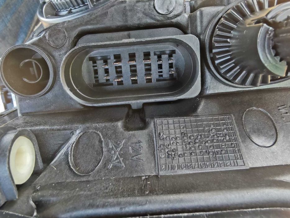 Faruri VALEO NOI ( EUROPA) FULL echipate 044930,D3S, H7, Bi-Xenon, LED