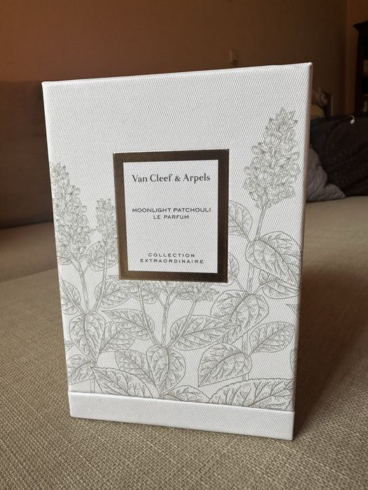 Van Cleef & Arpels Moonlight Patchouli Le Parfum е унисекс
