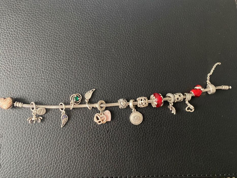 Гривна Pandora с талисмани