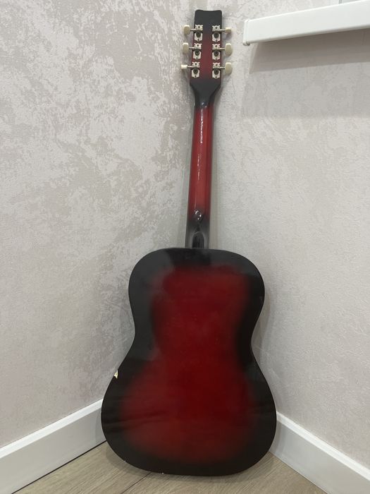 Гитара, хорошо работает