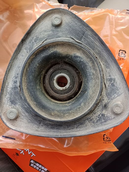 Опоры передних амортизаторов Субару Трибека