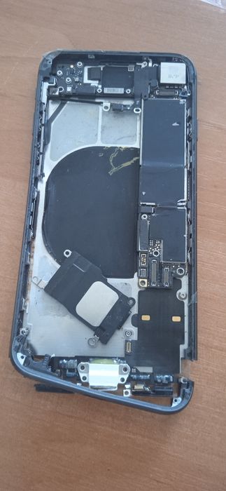 Продам 2 Айфона 8