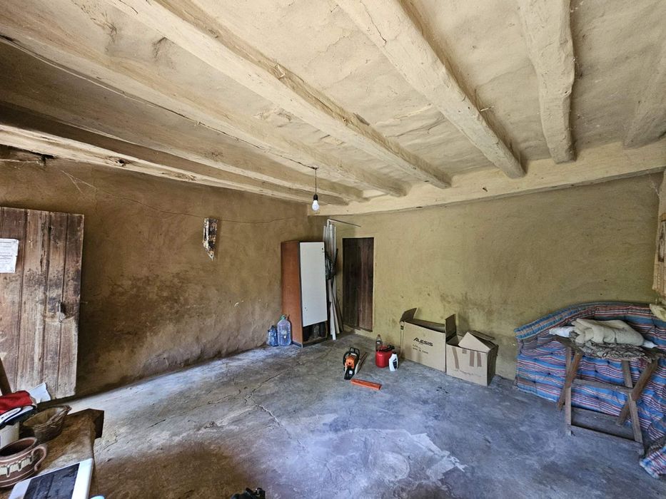 Къща с двор в Приселци на 6 км. От Обзор