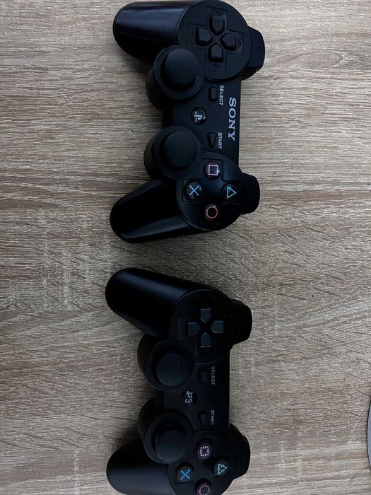 Vand playstation 3 slim cu 2 controlere si joc bonus