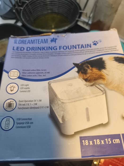 Dreamteam LED Drinking Fountain за домашни любимци