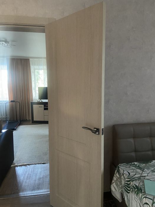 продам новую дверь 70см
