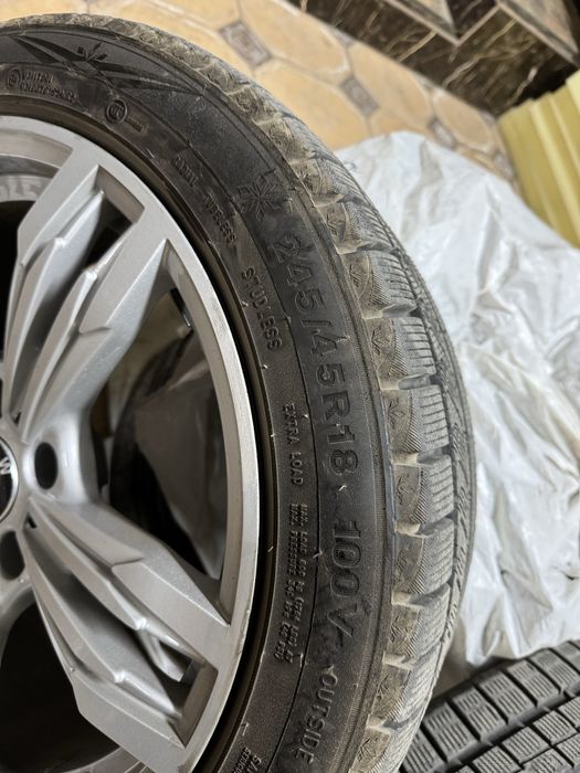 Продам диски с шинамина Бмв  R18