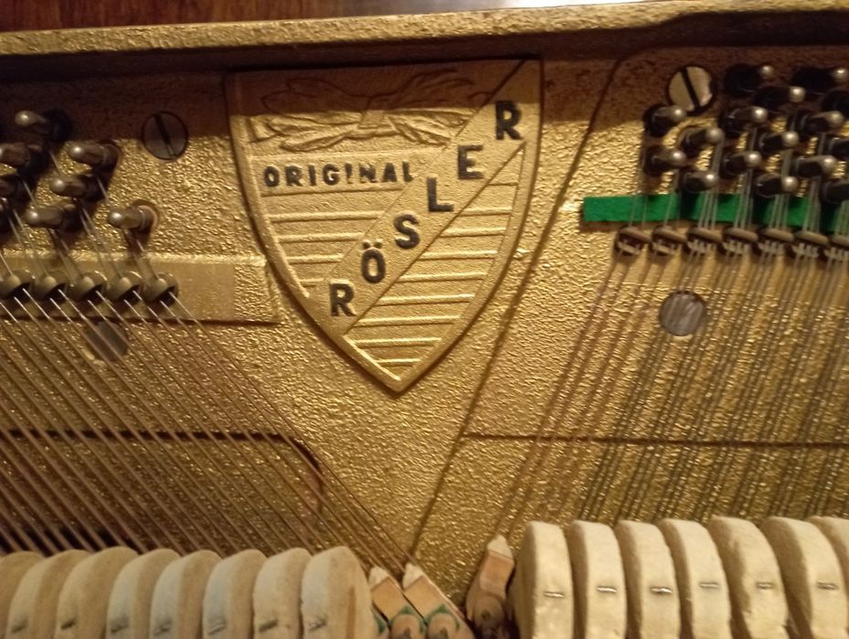 Акустично пиано Rosler,отличен звук,всички клавиши работят