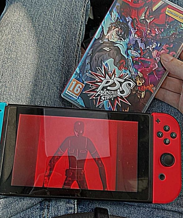 Nintendo Switch OLED с калъф и 3 игри