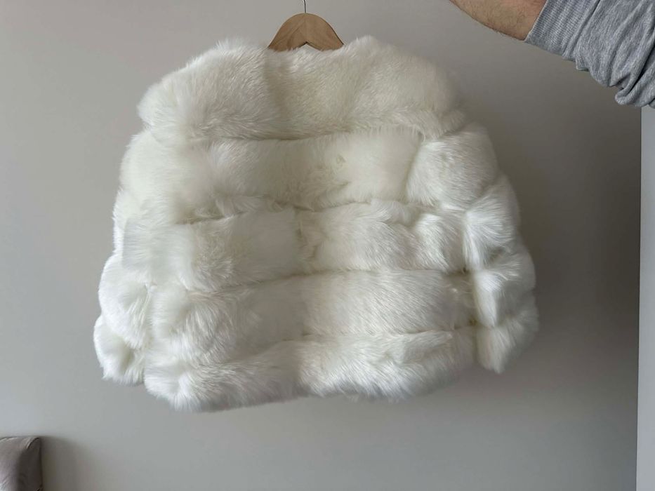 Дамско бяло палто с косъм