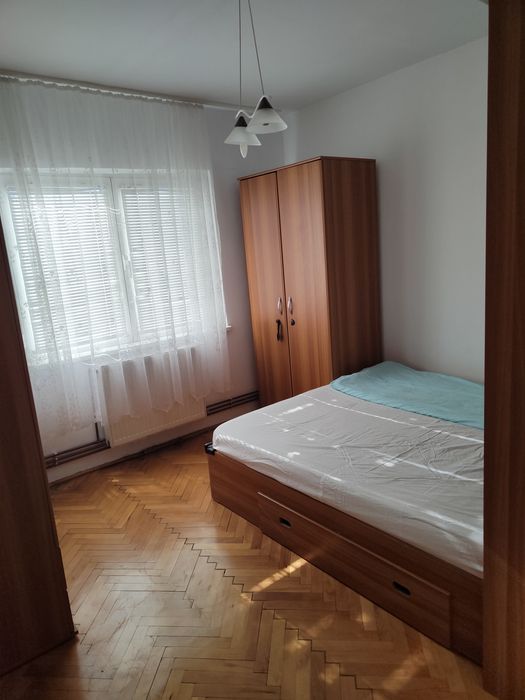 Închiriez apartament 2 camere semidecomandat