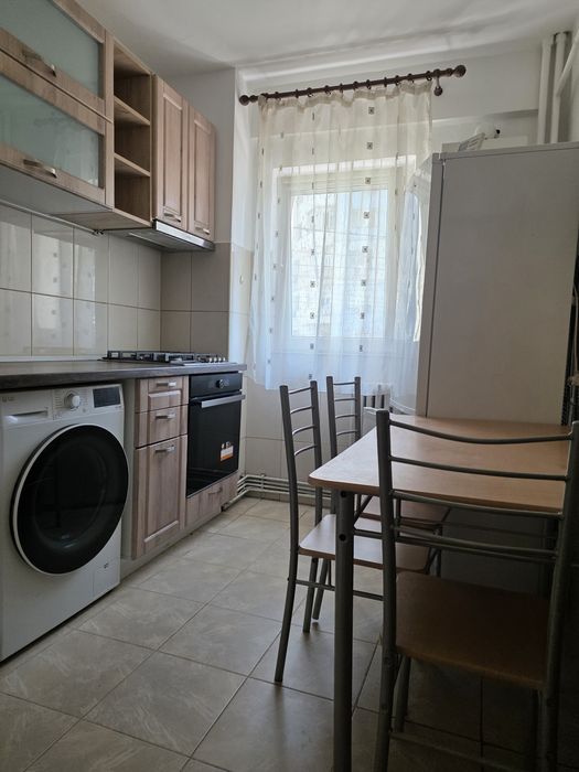 Proprietar 2 camere decomandat zona Zimbru