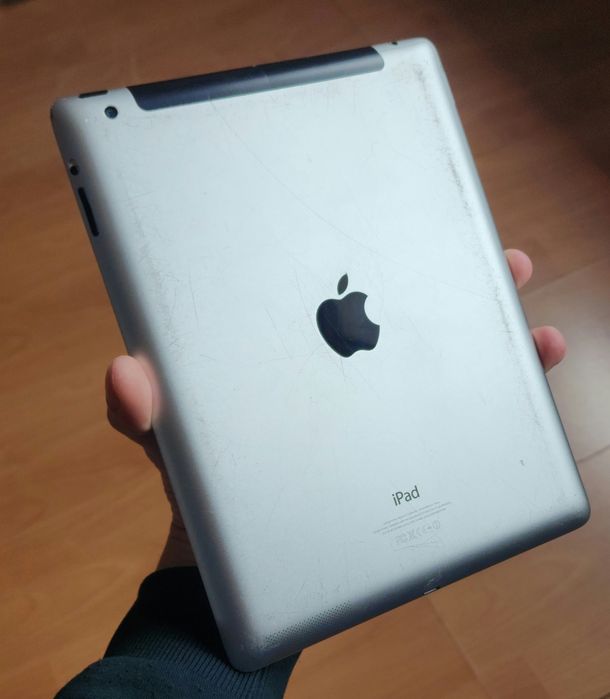 iPad 4th Gen – Funcționează perfect, ecran fisurat – 199 lei