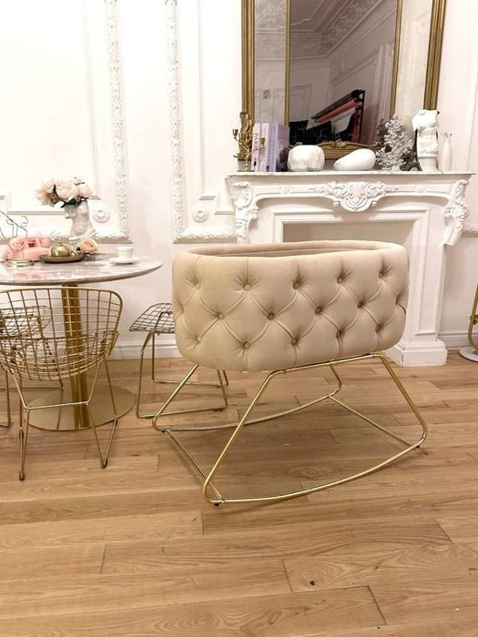 Pentru bebelusi în 0 și 4 ani paturi tip balansoar sau fixe