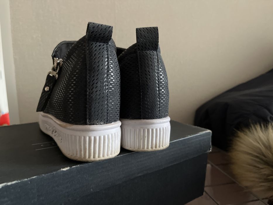 Продам ботинки р 35