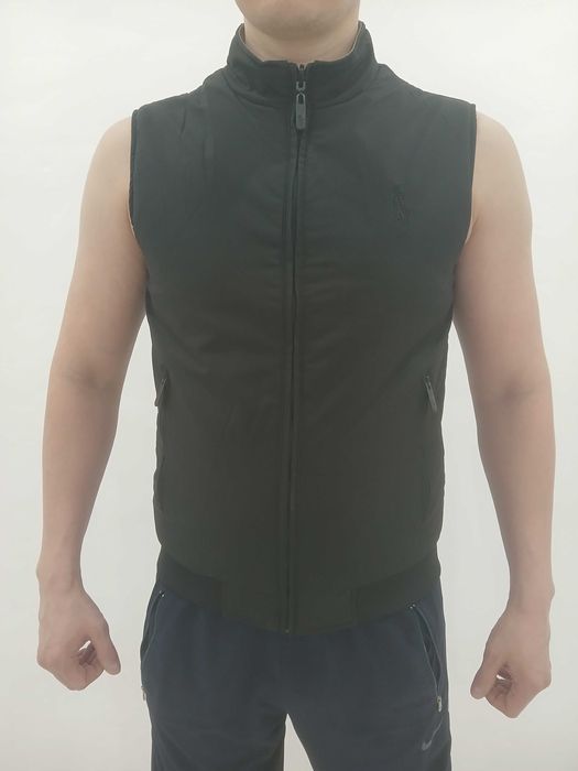 Продам мужскую безрукавку