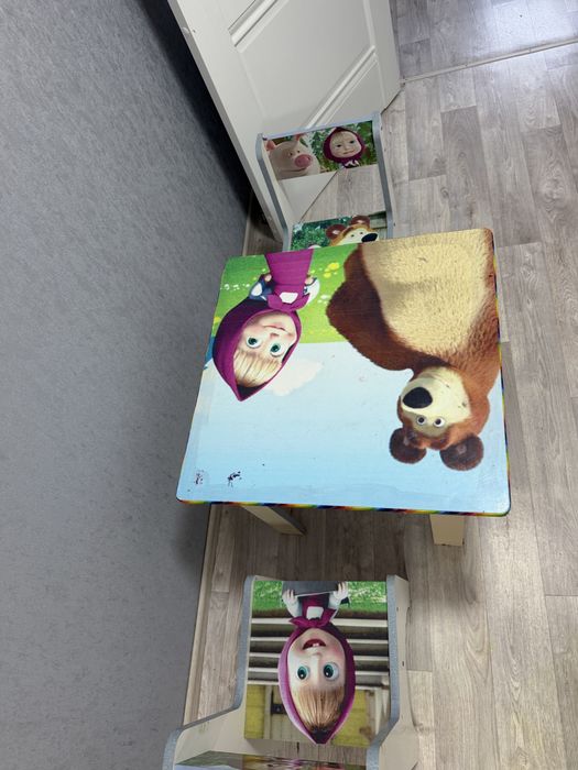 Деткий стол со стульями