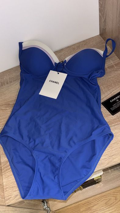 Costum de baie întreg C hanel nou