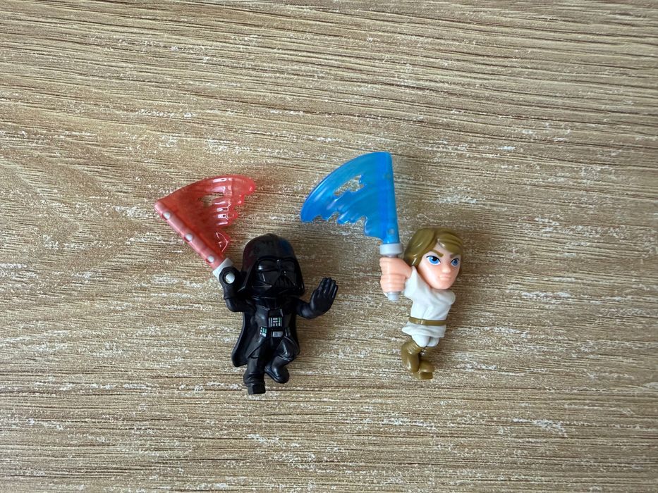 Продам или обменяю фигурки киндер Звёздные войны