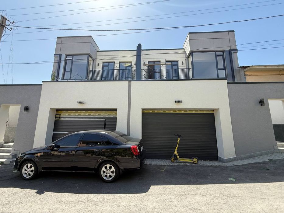 Продается 2 дома, ориентир: Циолковский, 3 сотки 550м²