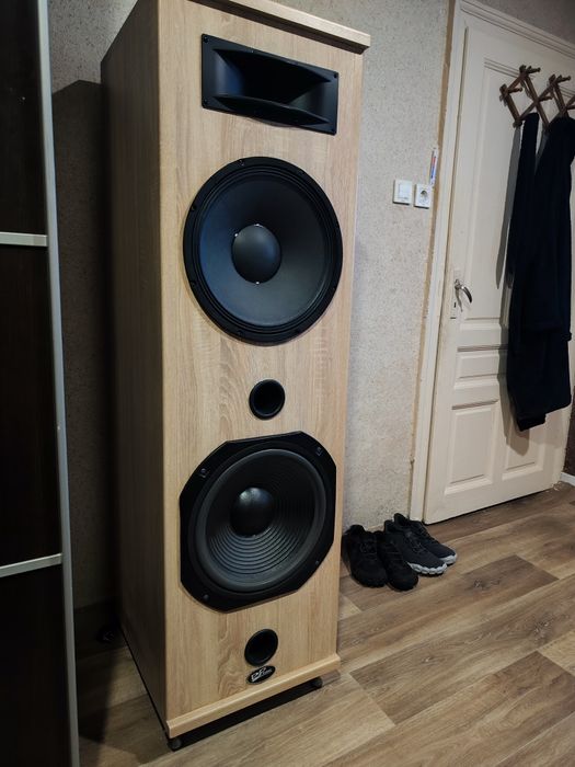 Продавам огромна безжична кареоке колона 700W