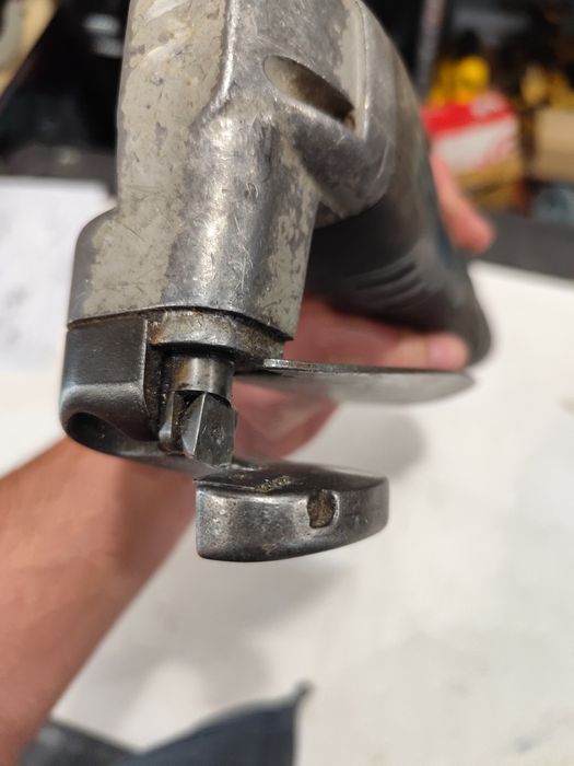 Намалена цена Акумулаторна ножица за ламарина Бош Bosch GSC 12V-13 + 2