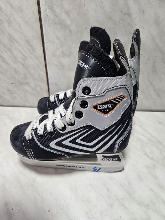 Patine 41 hochei hockey  CCM marime  30-31 ( 19,5  cm)