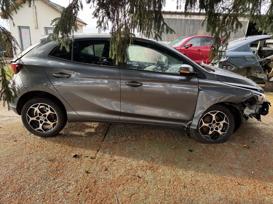 MG 3 Hybrid avariat fabricatie 2025 doar 4000km