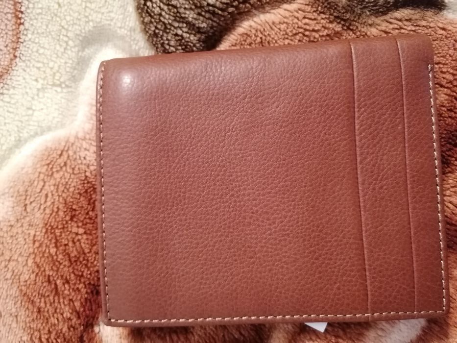 Portmoneu din piele