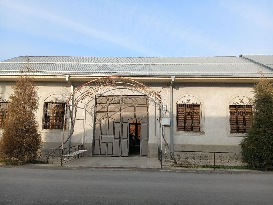 Uy sotiladi yaxshi holatda