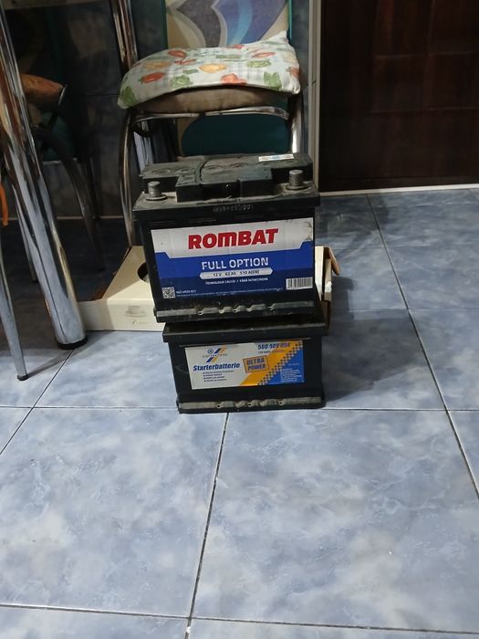 Vand 2 baterii de masina