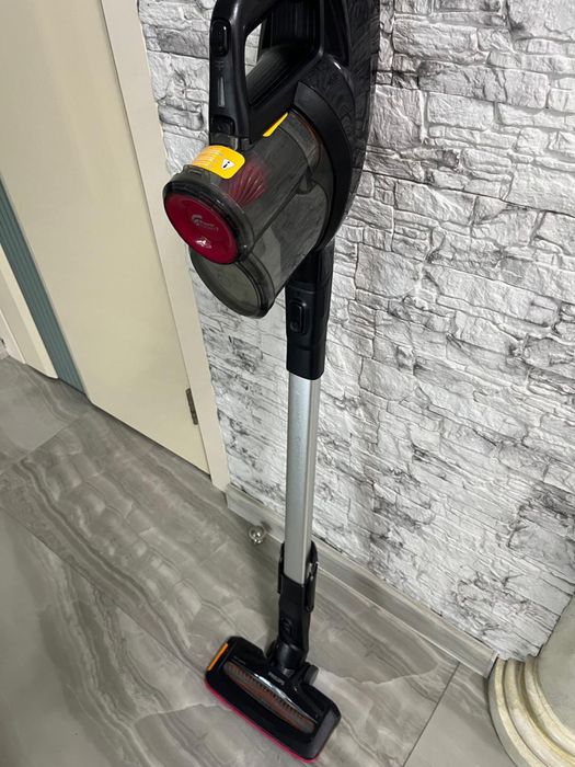 Пылесос PHilips вертикальный