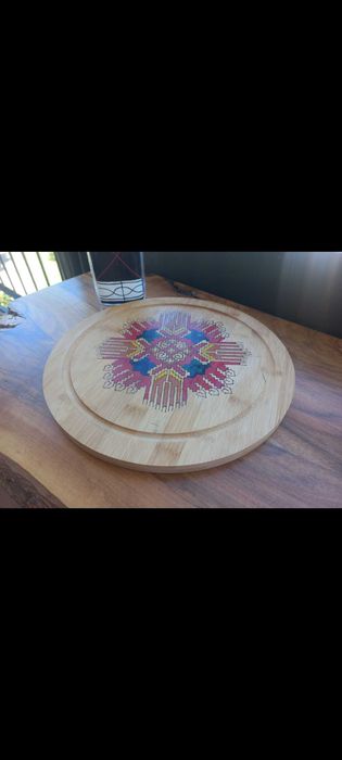 Ръчно рисувана дъска за рязане-българска шевица