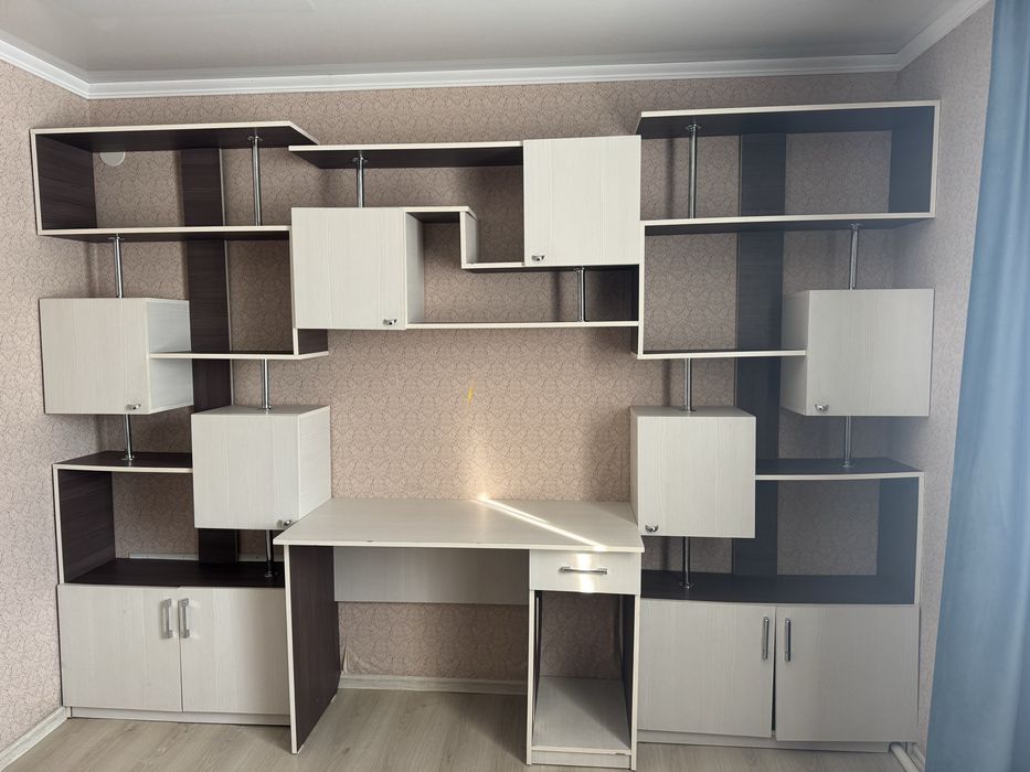 Продам стенку со столом