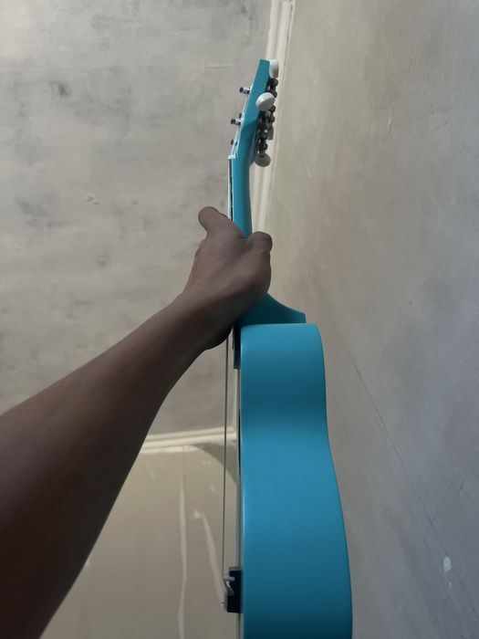 Продам Укулеле Levinson