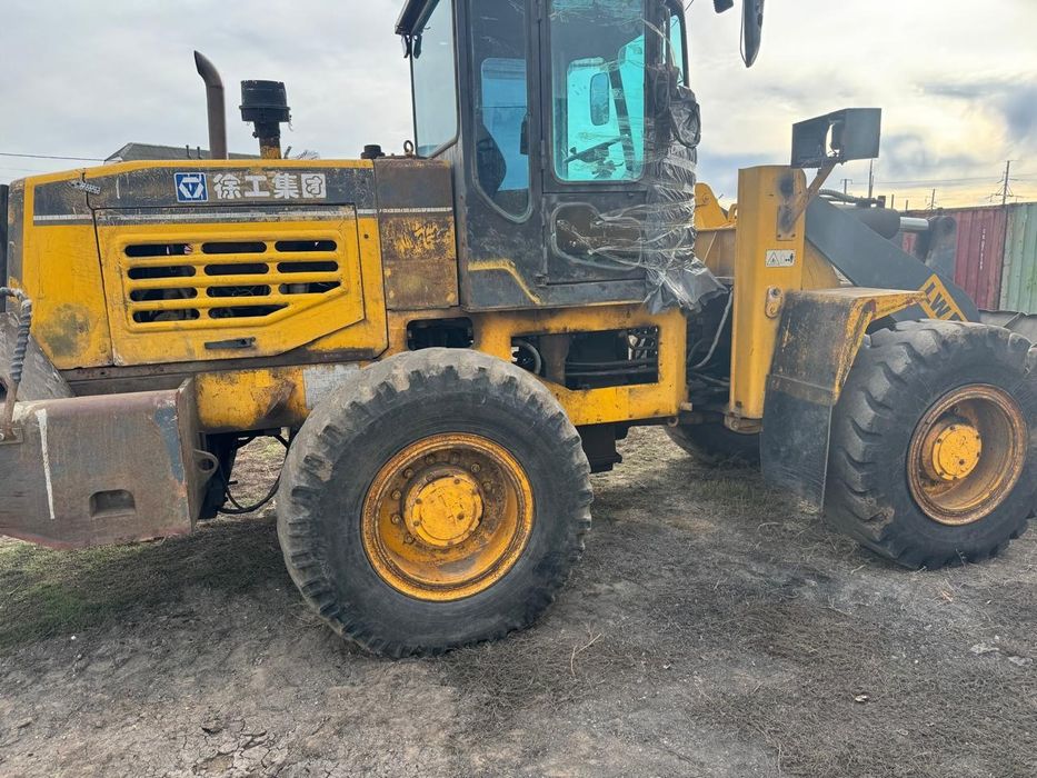 Продам погрузчик 2 куб 2011