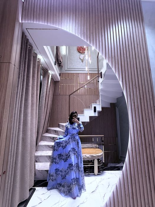 Платье нарядное почти новое