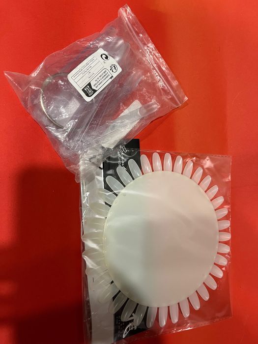 ПРОДАВАМ комплект консумативи за маникюр (без лакове)