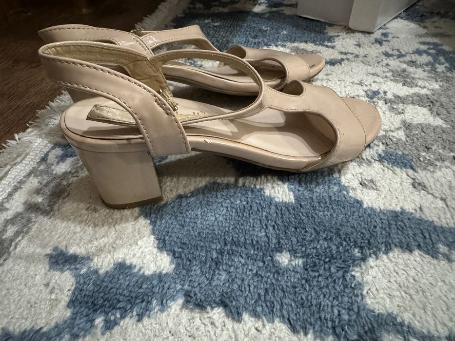 продам женские туфли