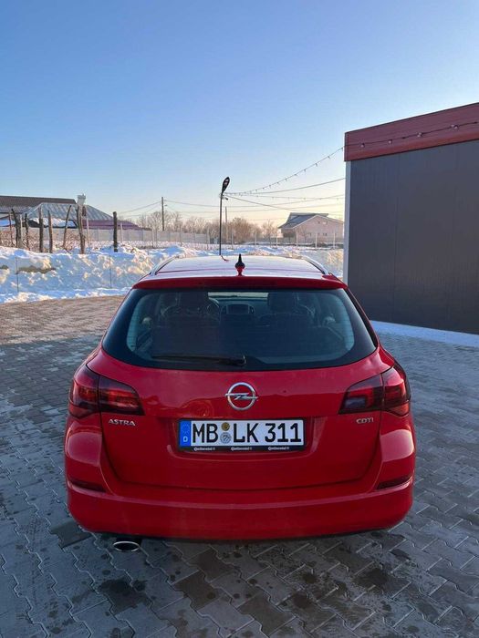 Vând Opel Astra J Sports Tourer 2.0 Cdti 160CP Euro 5 2011