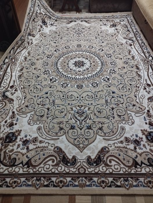 Ковер  новый 2/3