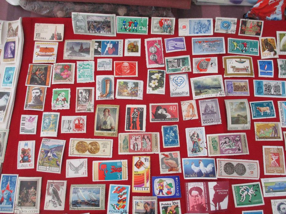 Пощенски марки:без и с печати от много държави разнообразни и ценни