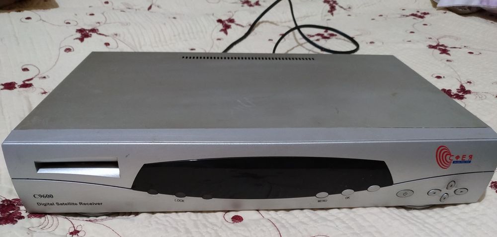 Тюнер Спутниковый. Бомбокс в Рабочем состоянии