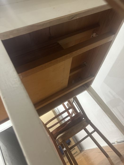 Стол без стульев