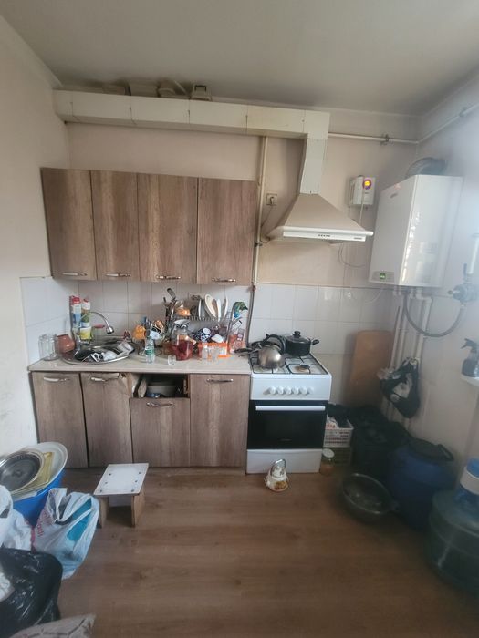 Eshik.parket.vanna.gaz plita. Telvizor.patstafkasi.yana boshqalari