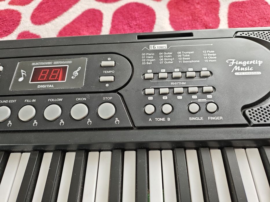 Синтезатор в отличном состоянии