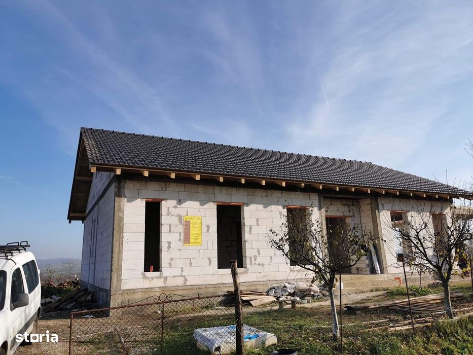 De vânzare – Casă nouă în roșu, sat Sârbi, comuna Sarbi (Bihor)